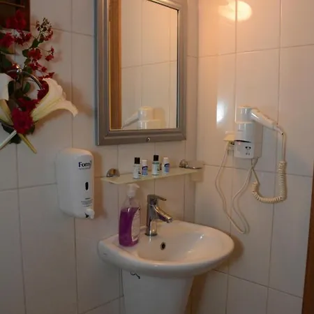 Szálloda Manolya *